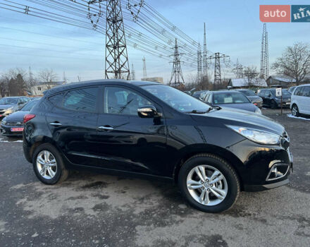 Черный Хендай их35, объемом двигателя 2 л и пробегом 213 тыс. км за 16500 $, фото 2 на Automoto.ua