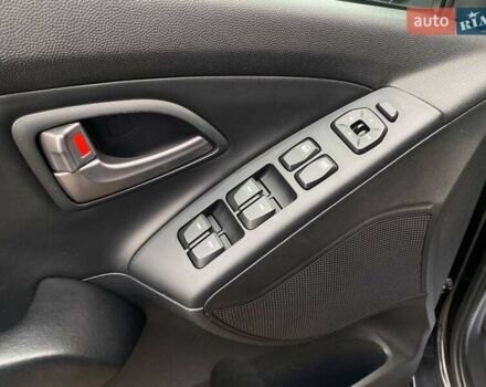 Черный Хендай их35, объемом двигателя 1.69 л и пробегом 194 тыс. км за 12500 $, фото 8 на Automoto.ua