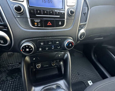 Черный Хендай их35, объемом двигателя 2 л и пробегом 48 тыс. км за 15500 $, фото 17 на Automoto.ua