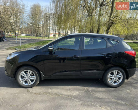 Черный Хендай их35, объемом двигателя 2 л и пробегом 48 тыс. км за 15500 $, фото 3 на Automoto.ua