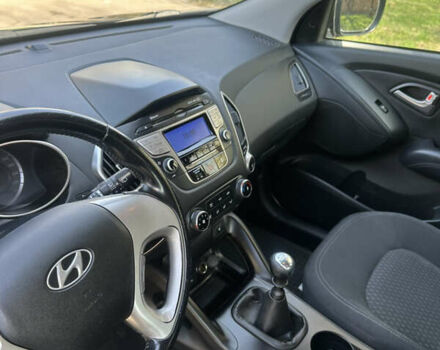 Черный Хендай их35, объемом двигателя 2 л и пробегом 48 тыс. км за 15500 $, фото 13 на Automoto.ua