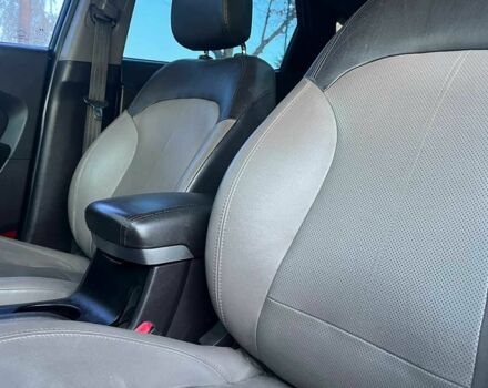 Чорний Хендай іх35, об'ємом двигуна 2 л та пробігом 178 тис. км за 13700 $, фото 17 на Automoto.ua