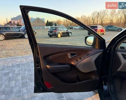 Черный Хендай их35, объемом двигателя 2 л и пробегом 178 тыс. км за 12699 $, фото 10 на Automoto.ua
