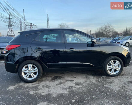 Черный Хендай их35, объемом двигателя 2 л и пробегом 213 тыс. км за 16500 $, фото 7 на Automoto.ua