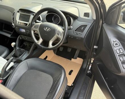 Черный Хендай их35, объемом двигателя 1.7 л и пробегом 128 тыс. км за 3900 $, фото 9 на Automoto.ua