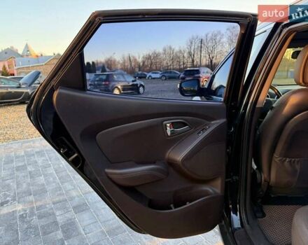 Черный Хендай их35, объемом двигателя 2 л и пробегом 178 тыс. км за 12699 $, фото 12 на Automoto.ua