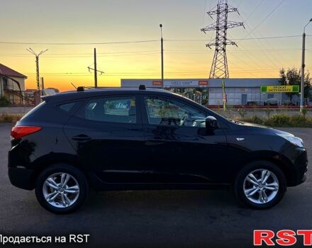 Черный Хендай их35, объемом двигателя 1.7 л и пробегом 230 тыс. км за 11200 $, фото 2 на Automoto.ua