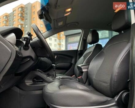 Черный Хендай их35, объемом двигателя 1.69 л и пробегом 194 тыс. км за 12500 $, фото 16 на Automoto.ua