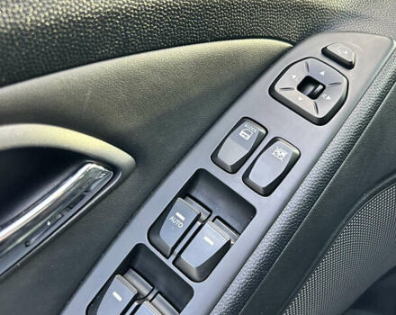 Чорний Хендай іх35, об'ємом двигуна 2 л та пробігом 241 тис. км за 14400 $, фото 7 на Automoto.ua