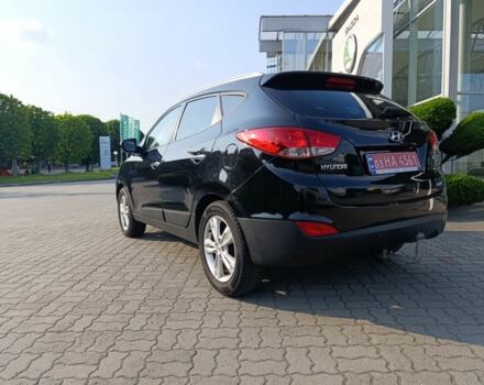 Черный Хендай их35, объемом двигателя 2 л и пробегом 236 тыс. км за 12800 $, фото 2 на Automoto.ua