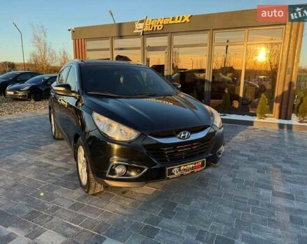 Черный Хендай их35, объемом двигателя 2 л и пробегом 178 тыс. км за 12699 $, фото 2 на Automoto.ua