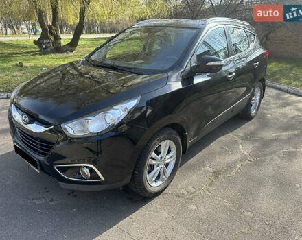 Черный Хендай их35, объемом двигателя 2 л и пробегом 48 тыс. км за 15500 $, фото 2 на Automoto.ua