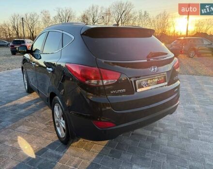 Черный Хендай их35, объемом двигателя 2 л и пробегом 178 тыс. км за 12699 $, фото 6 на Automoto.ua