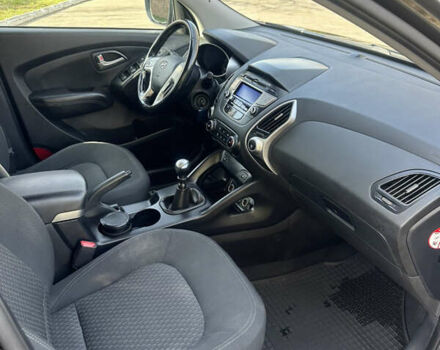 Черный Хендай их35, объемом двигателя 2 л и пробегом 48 тыс. км за 15500 $, фото 9 на Automoto.ua