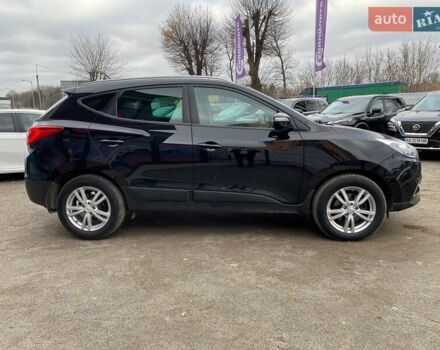 Черный Хендай их35, объемом двигателя 1.69 л и пробегом 194 тыс. км за 12500 $, фото 3 на Automoto.ua