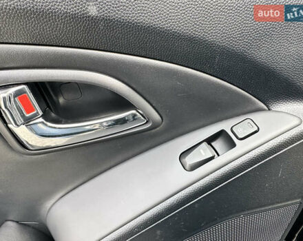 Чорний Хендай іх35, об'ємом двигуна 2 л та пробігом 148 тис. км за 14599 $, фото 48 на Automoto.ua