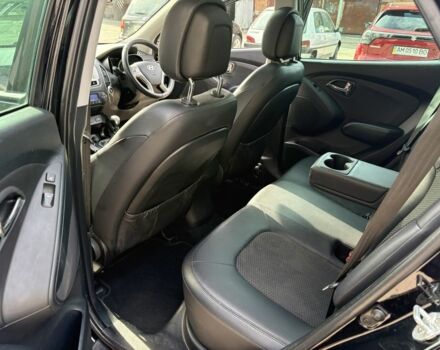 Черный Хендай их35, объемом двигателя 1.7 л и пробегом 128 тыс. км за 3900 $, фото 11 на Automoto.ua