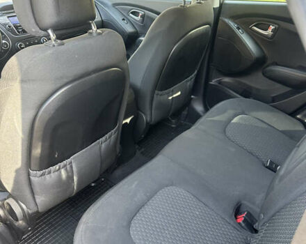 Черный Хендай их35, объемом двигателя 2 л и пробегом 48 тыс. км за 15500 $, фото 12 на Automoto.ua