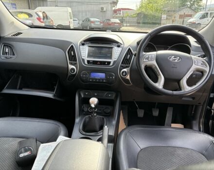 Черный Хендай их35, объемом двигателя 1.7 л и пробегом 128 тыс. км за 3900 $, фото 8 на Automoto.ua