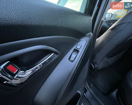 Черный Хендай их35, объемом двигателя 2 л и пробегом 213 тыс. км за 16500 $, фото 20 на Automoto.ua