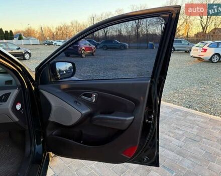 Черный Хендай их35, объемом двигателя 2 л и пробегом 178 тыс. км за 12699 $, фото 23 на Automoto.ua