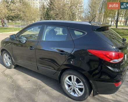 Черный Хендай их35, объемом двигателя 2 л и пробегом 48 тыс. км за 15500 $, фото 4 на Automoto.ua