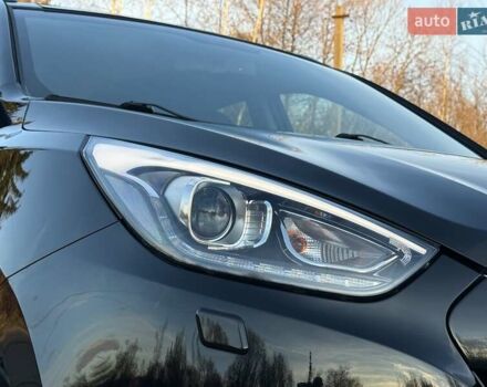 Черный Хендай их35, объемом двигателя 2 л и пробегом 182 тыс. км за 14650 $, фото 3 на Automoto.ua