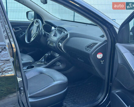 Черный Хендай их35, объемом двигателя 2 л и пробегом 237 тыс. км за 15150 $, фото 13 на Automoto.ua