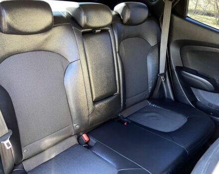 Черный Хендай их35, объемом двигателя 1.7 л и пробегом 189 тыс. км за 8900 $, фото 14 на Automoto.ua