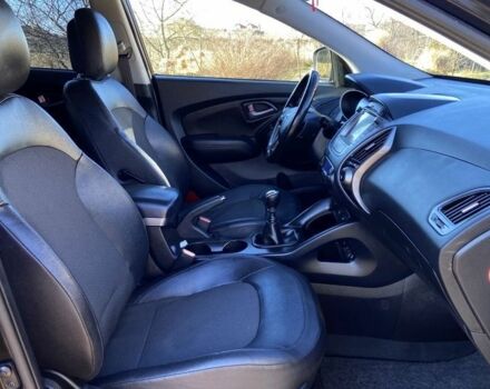 Черный Хендай их35, объемом двигателя 1.7 л и пробегом 189 тыс. км за 8900 $, фото 13 на Automoto.ua