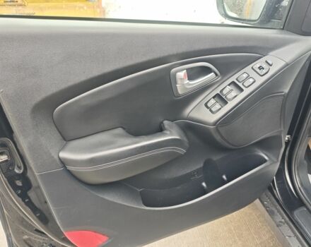 Черный Хендай их35, объемом двигателя 2 л и пробегом 203 тыс. км за 13750 $, фото 8 на Automoto.ua