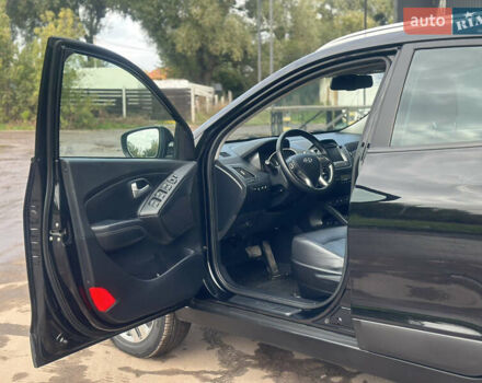 Черный Хендай их35, объемом двигателя 2 л и пробегом 208 тыс. км за 15350 $, фото 28 на Automoto.ua