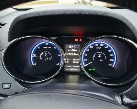 Черный Хендай их35, объемом двигателя 2 л и пробегом 237 тыс. км за 15600 $, фото 27 на Automoto.ua