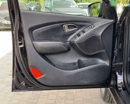 Черный Хендай их35, объемом двигателя 2 л и пробегом 214 тыс. км за 14999 $, фото 24 на Automoto.ua