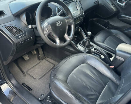 Чорний Хендай іх35, об'ємом двигуна 2 л та пробігом 230 тис. км за 13400 $, фото 49 на Automoto.ua