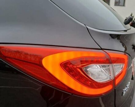 Черный Хендай их35, объемом двигателя 2 л и пробегом 237 тыс. км за 15600 $, фото 3 на Automoto.ua