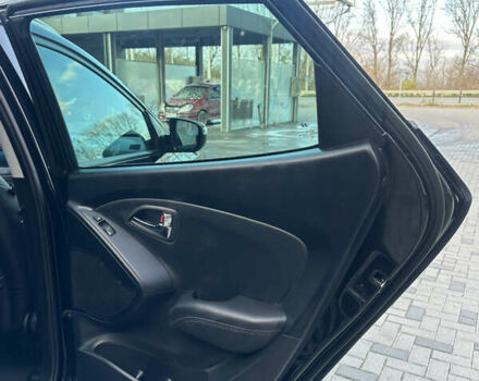 Чорний Хендай іх35, об'ємом двигуна 2 л та пробігом 230 тис. км за 13400 $, фото 48 на Automoto.ua