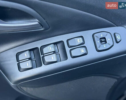 Черный Хендай их35, объемом двигателя 2 л и пробегом 237 тыс. км за 15150 $, фото 20 на Automoto.ua