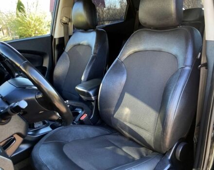 Черный Хендай их35, объемом двигателя 1.7 л и пробегом 189 тыс. км за 8900 $, фото 15 на Automoto.ua