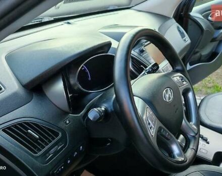 Чорний Хендай іх35, об'ємом двигуна 2 л та пробігом 203 тис. км за 13750 $, фото 4 на Automoto.ua