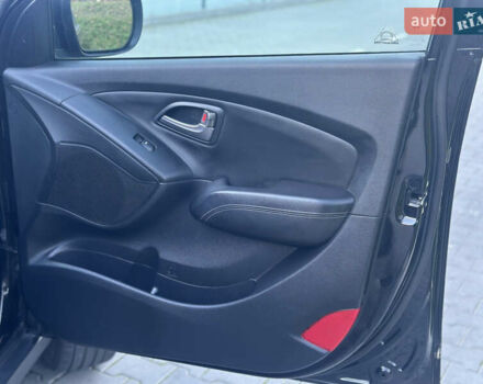 Черный Хендай их35, объемом двигателя 2 л и пробегом 237 тыс. км за 15150 $, фото 14 на Automoto.ua