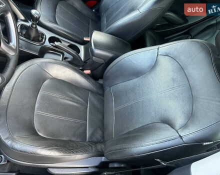 Чорний Хендай іх35, об'ємом двигуна 2 л та пробігом 230 тис. км за 13400 $, фото 51 на Automoto.ua