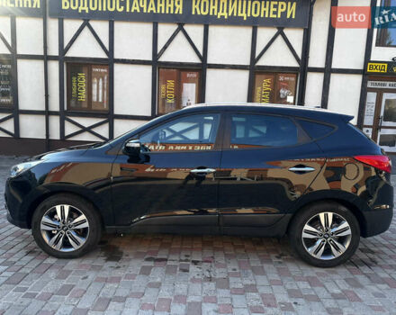 Черный Хендай их35, объемом двигателя 2 л и пробегом 176 тыс. км за 14950 $, фото 2 на Automoto.ua