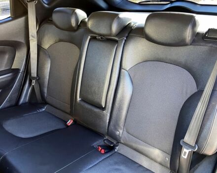 Черный Хендай их35, объемом двигателя 1.7 л и пробегом 189 тыс. км за 8900 $, фото 17 на Automoto.ua