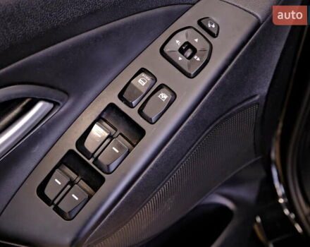 Черный Хендай их35, объемом двигателя 2 л и пробегом 182 тыс. км за 15500 $, фото 28 на Automoto.ua