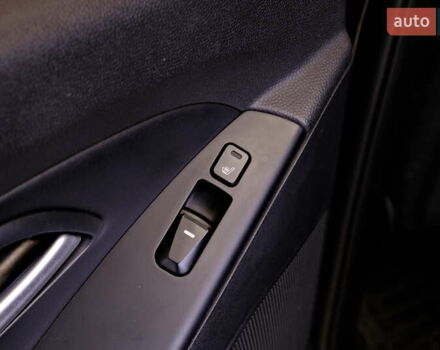 Черный Хендай их35, объемом двигателя 2 л и пробегом 182 тыс. км за 15500 $, фото 31 на Automoto.ua