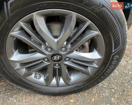 Чорний Хендай іх35, об'ємом двигуна 2 л та пробігом 160 тис. км за 15599 $, фото 105 на Automoto.ua