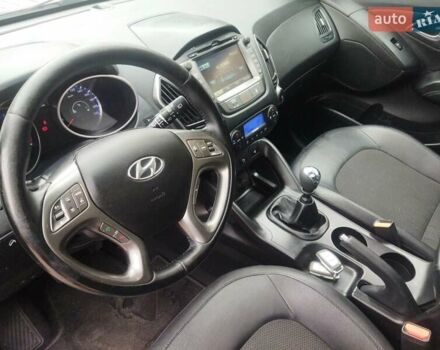 Черный Хендай их35, объемом двигателя 1.7 л и пробегом 252 тыс. км за 14900 $, фото 7 на Automoto.ua