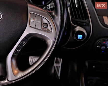 Черный Хендай их35, объемом двигателя 2 л и пробегом 182 тыс. км за 15500 $, фото 23 на Automoto.ua