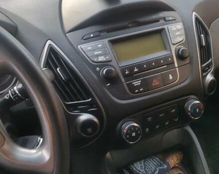 Черный Хендай их35, объемом двигателя 1.7 л и пробегом 165 тыс. км за 15250 $, фото 11 на Automoto.ua